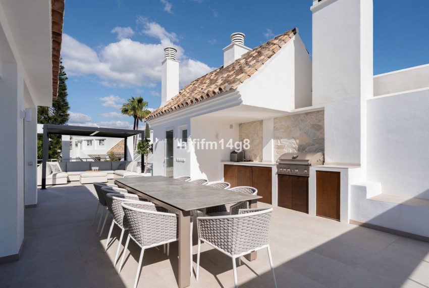 R4977193-Apartment-For-Sale-Nueva-Andalucia-Penthouse-5-Beds-166-Built-2