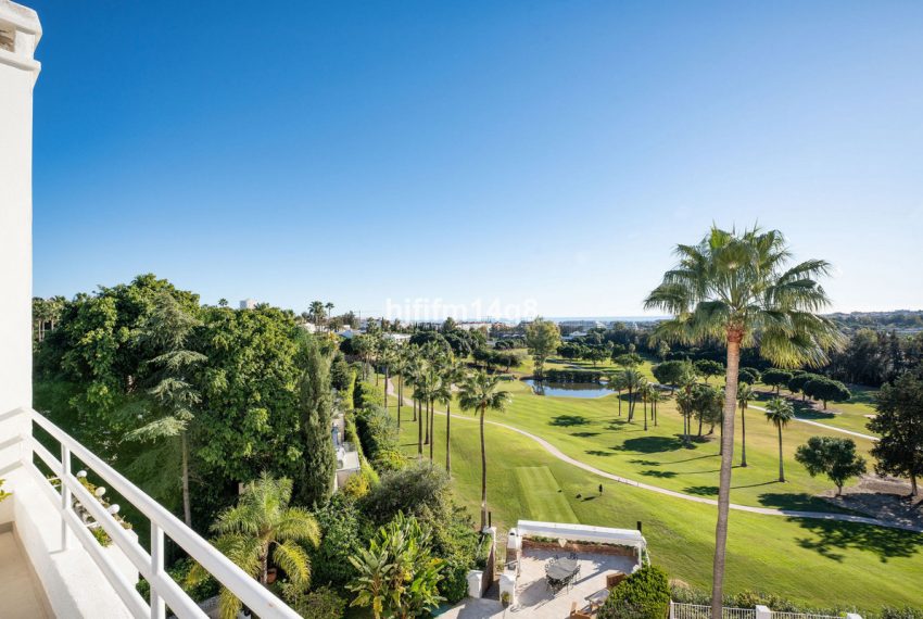 R4977193-Apartment-For-Sale-Nueva-Andalucia-Penthouse-5-Beds-166-Built
