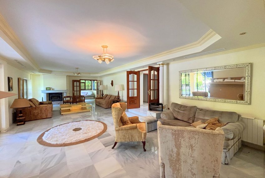 R4977412-Villa-For-Sale-El-Paraiso-Detached-5-Beds-490-Built-1