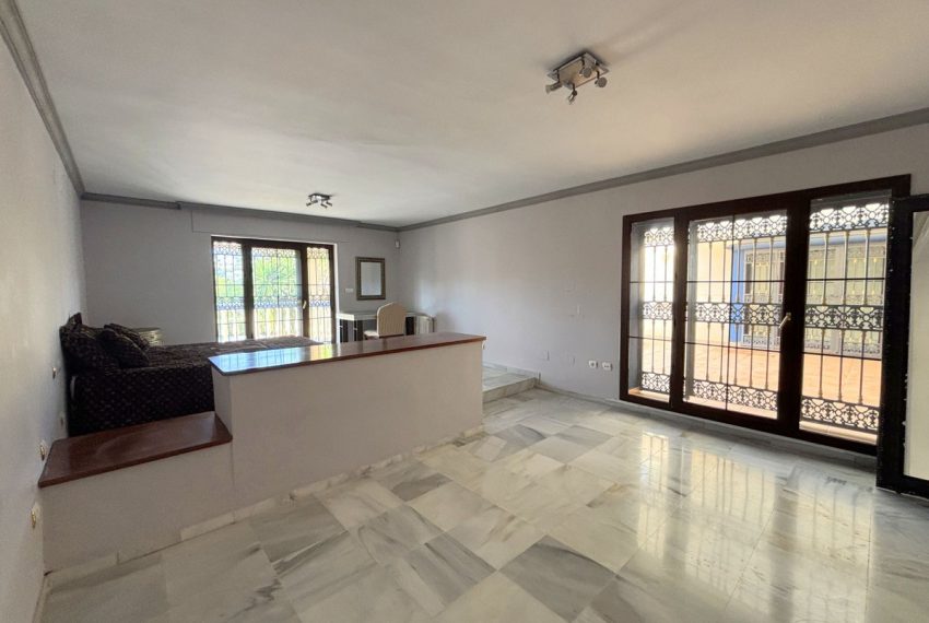 R4977412-Villa-For-Sale-El-Paraiso-Detached-5-Beds-490-Built-3
