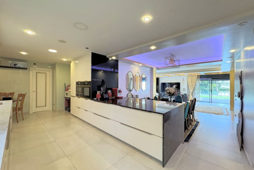 R4978753-Villa-For-Sale-El-Paraiso-Detached-5-Beds-410-Built-3