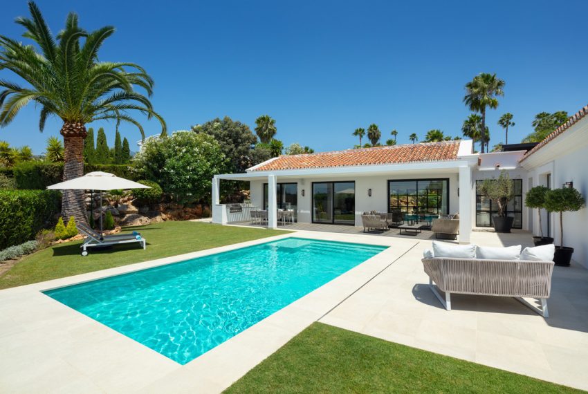 R4978843-Villa-For-Sale-Nueva-Andalucia-Detached-4-Beds-240-Built-2