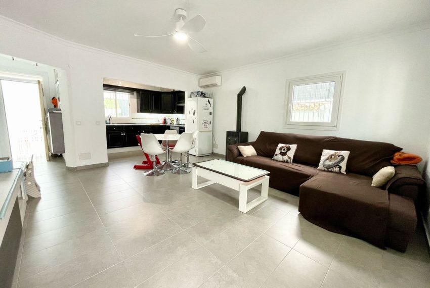 R4980703-Villa-For-Sale-Coin-Detached-2-Beds-161-Built-1
