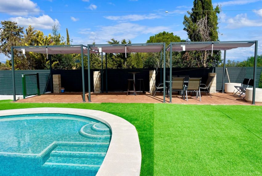 R4980703-Villa-For-Sale-Coin-Detached-2-Beds-161-Built