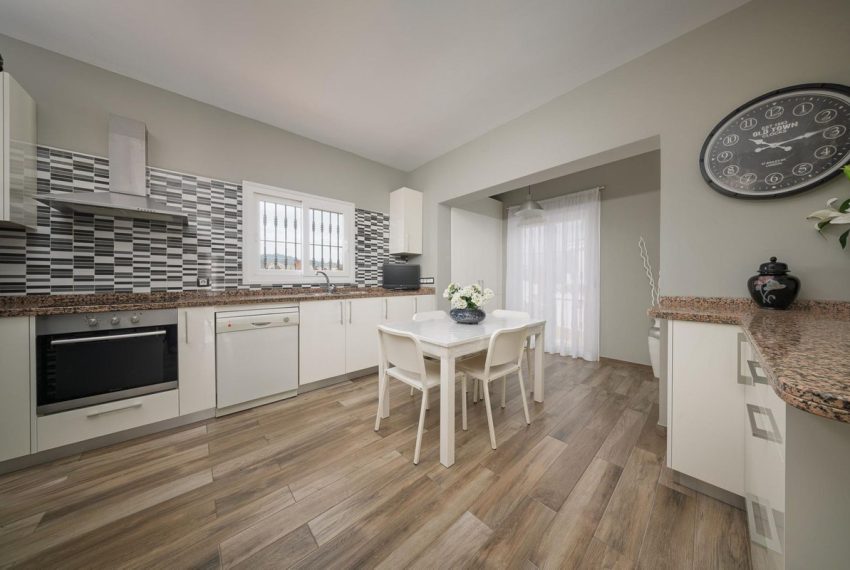 R4981801-Villa-For-Sale-Coin-Detached-5-Beds-320-Built-1