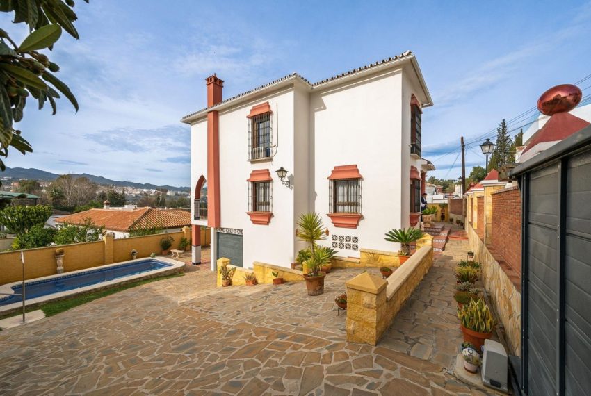 R4981801-Villa-For-Sale-Coin-Detached-5-Beds-320-Built