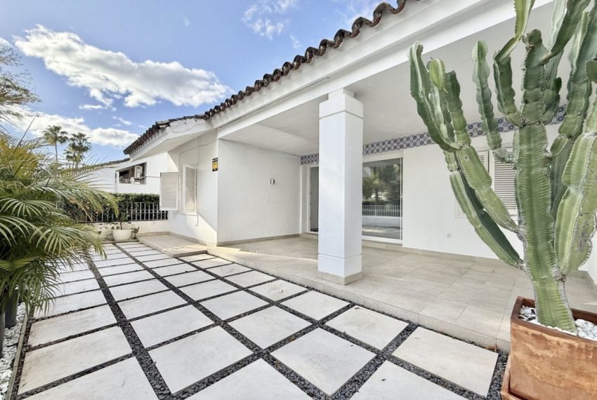 R4982698-Villa-For-Sale-Nueva-Andalucia-Semi-Detached-3-Beds-150-Built-1