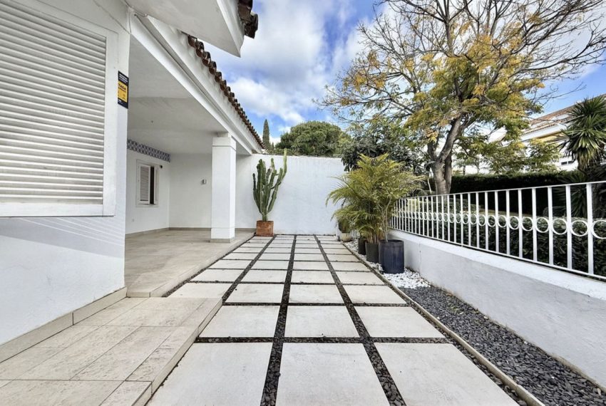 R4982698-Villa-For-Sale-Nueva-Andalucia-Semi-Detached-3-Beds-150-Built-12