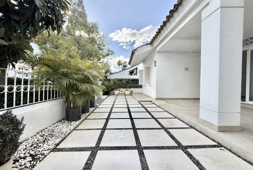 R4982698-Villa-For-Sale-Nueva-Andalucia-Semi-Detached-3-Beds-150-Built-13