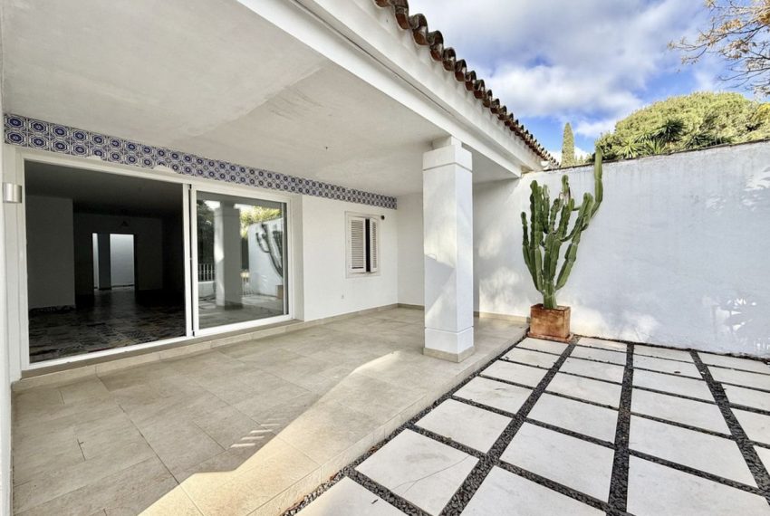 R4982698-Villa-For-Sale-Nueva-Andalucia-Semi-Detached-3-Beds-150-Built-14