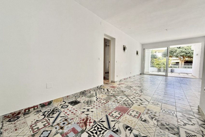 R4982698-Villa-For-Sale-Nueva-Andalucia-Semi-Detached-3-Beds-150-Built-2
