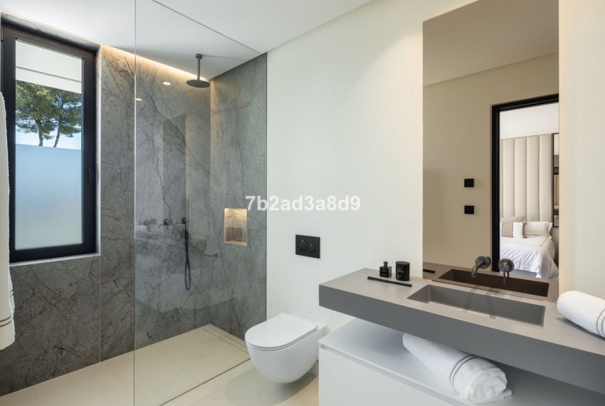 R4982857-Villa-For-Sale-Nueva-Andalucia-Detached-6-Beds-843-Built-12