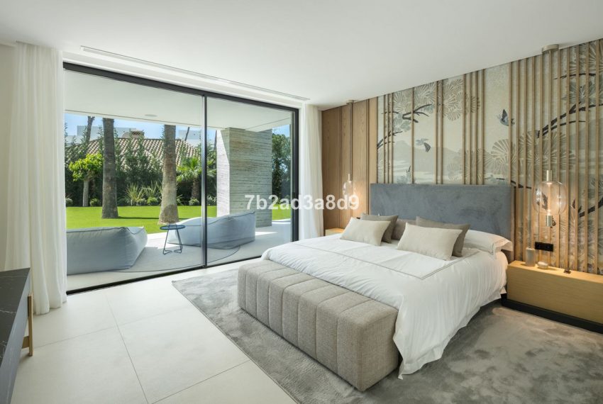 R4982857-Villa-For-Sale-Nueva-Andalucia-Detached-6-Beds-843-Built-16