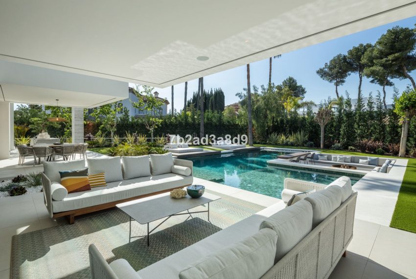 R4982857-Villa-For-Sale-Nueva-Andalucia-Detached-6-Beds-843-Built-6