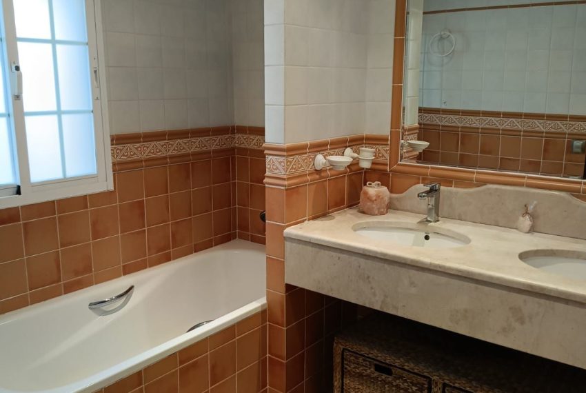 R4984426-Villa-For-Sale-San-Pedro-de-Alcantara-Detached-4-Beds-215-Built-9
