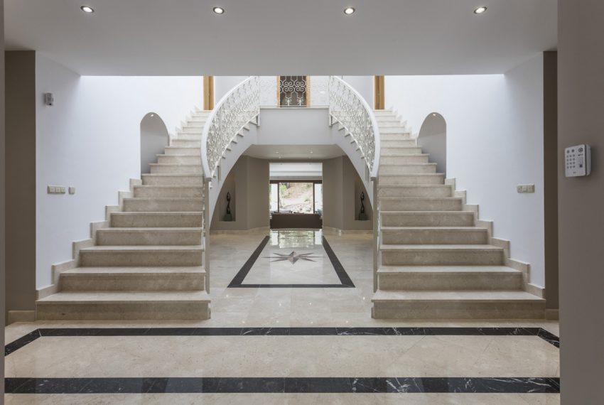 R4986679-Villa-For-Sale-El-Madronal-Detached-7-Beds-1165-Built-2