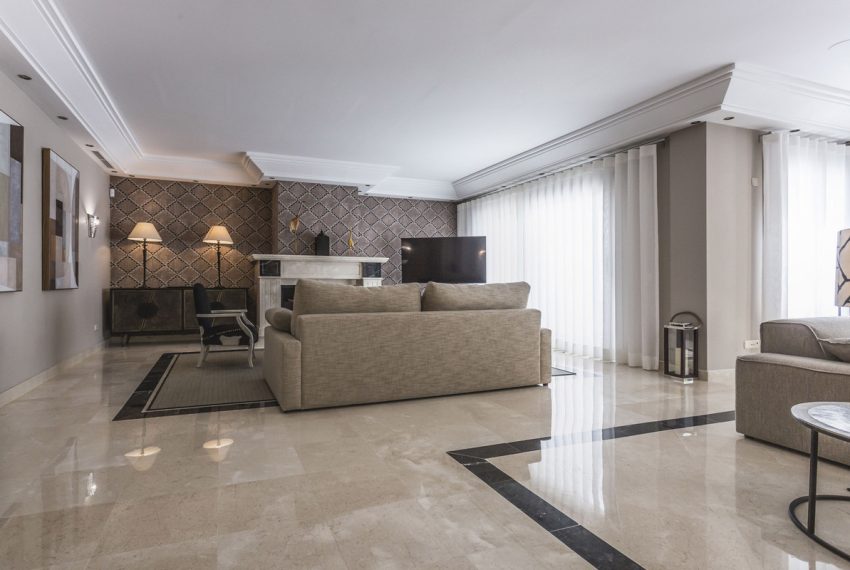 R4986679-Villa-For-Sale-El-Madronal-Detached-7-Beds-1165-Built-9