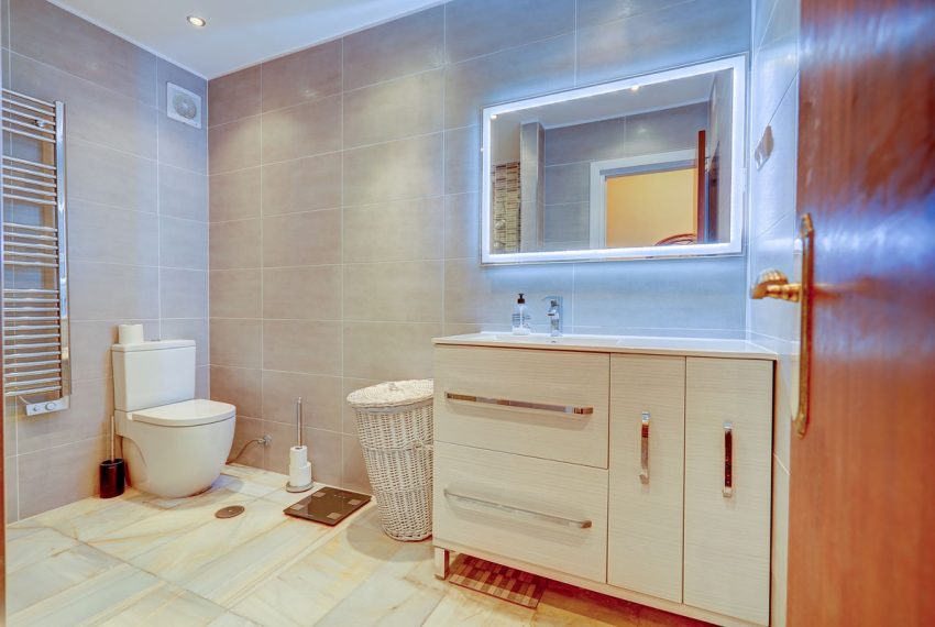 R4986874-Villa-For-Sale-Calahonda-Detached-4-Beds-126-Built-10
