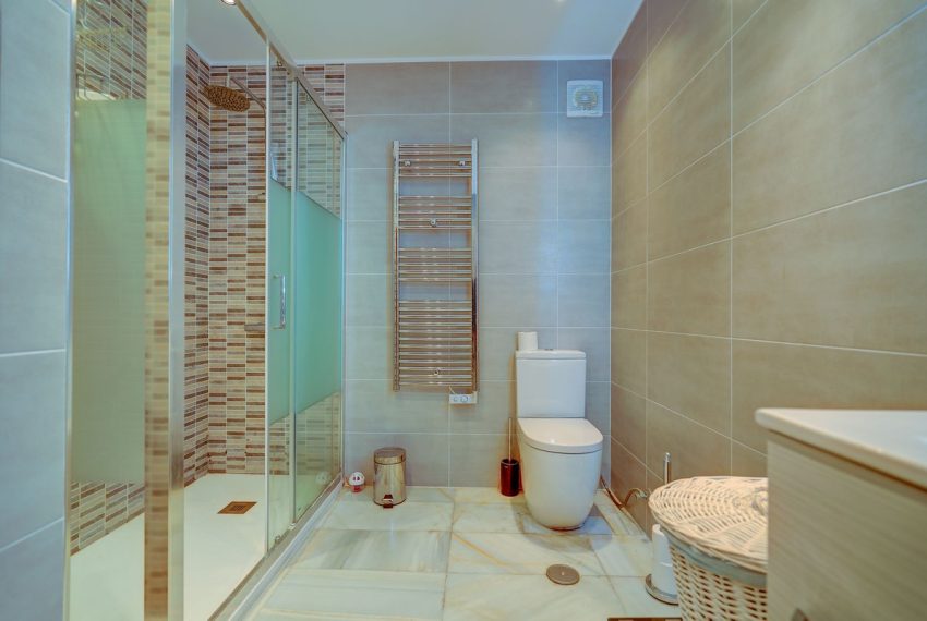 R4986874-Villa-For-Sale-Calahonda-Detached-4-Beds-126-Built-11