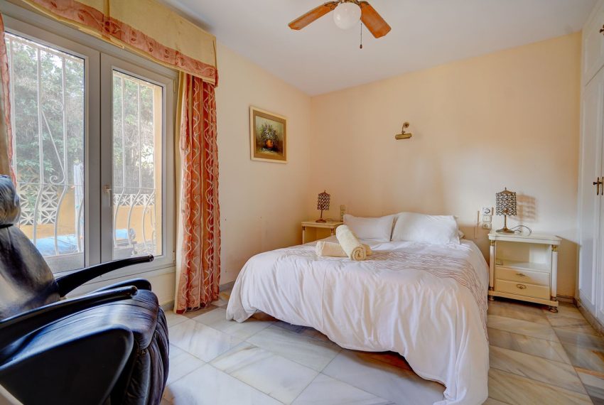 R4986874-Villa-For-Sale-Calahonda-Detached-4-Beds-126-Built-12