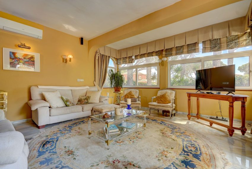 R4986874-Villa-For-Sale-Calahonda-Detached-4-Beds-126-Built-2