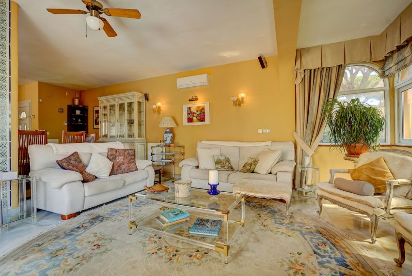 R4986874-Villa-For-Sale-Calahonda-Detached-4-Beds-126-Built-3