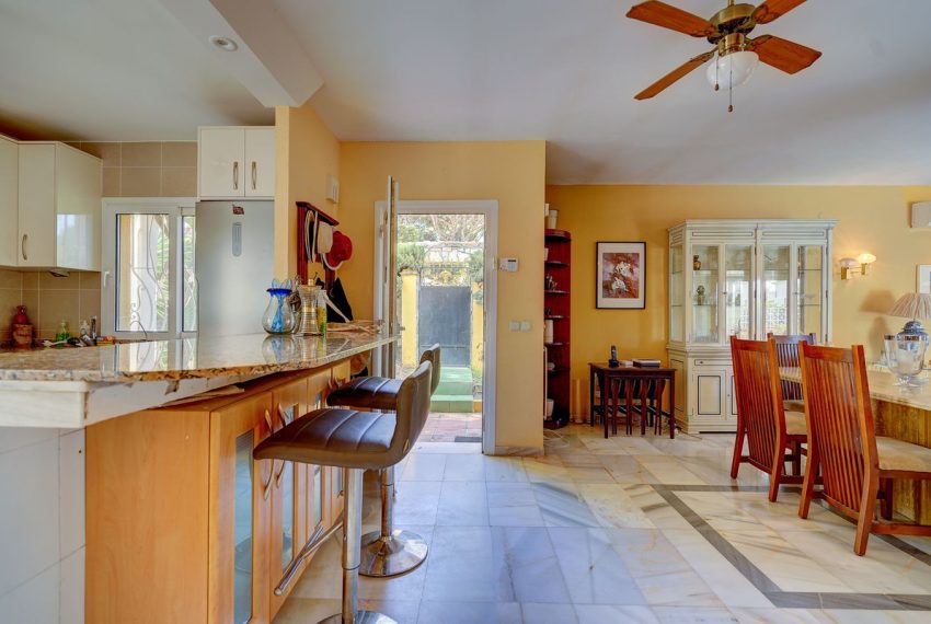 R4986874-Villa-For-Sale-Calahonda-Detached-4-Beds-126-Built-4