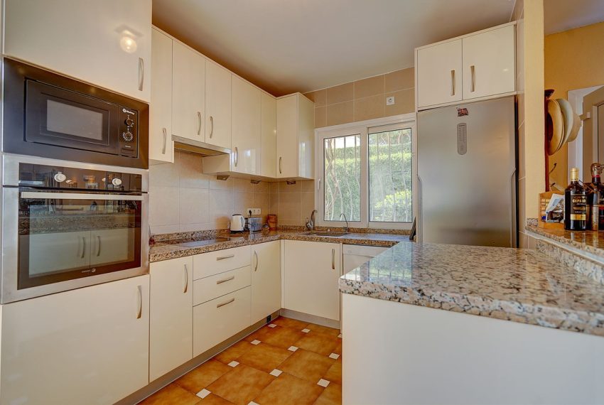 R4986874-Villa-For-Sale-Calahonda-Detached-4-Beds-126-Built-6