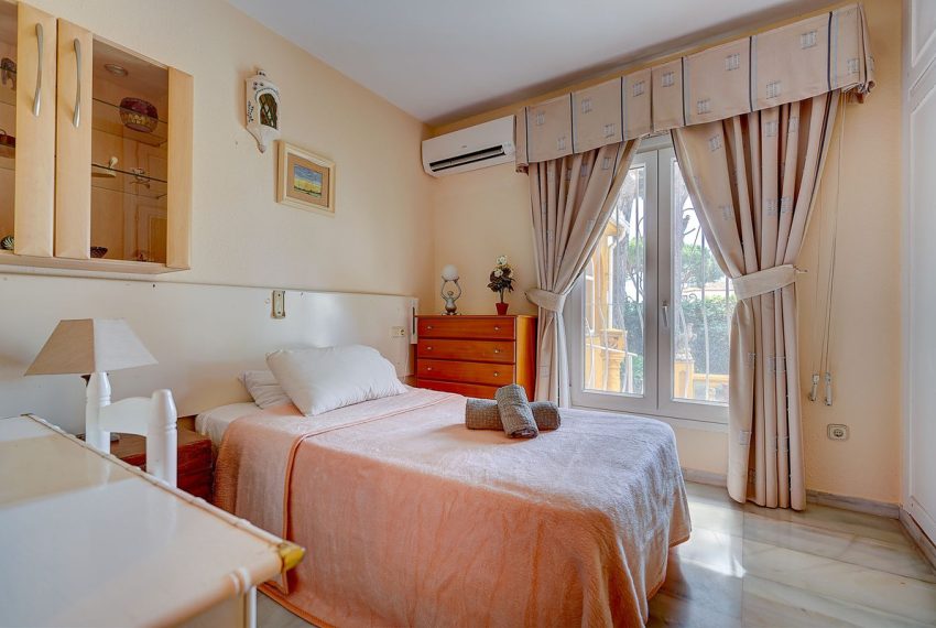 R4986874-Villa-For-Sale-Calahonda-Detached-4-Beds-126-Built-8