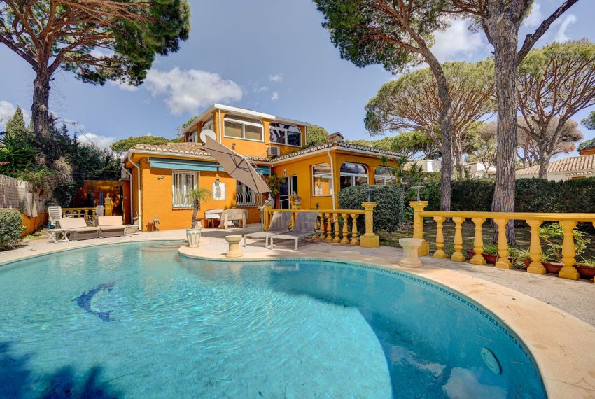 R4986874-Villa-For-Sale-Calahonda-Detached-4-Beds-126-Built