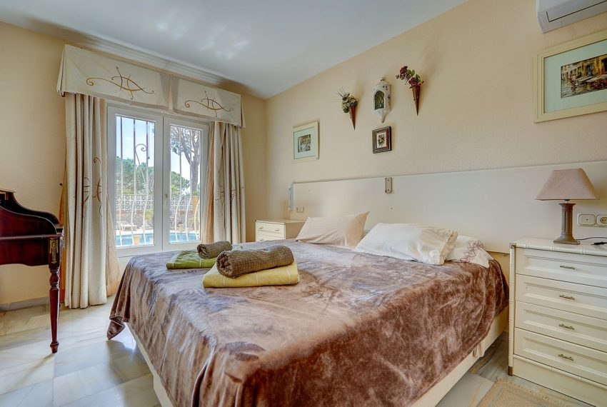 R4986874-Villa-For-Sale-Calahonda-Detached-4-Beds-126-Built-9