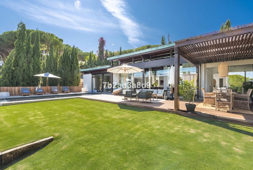 R4986928-Villa-For-Sale-Nueva-Andalucia-Detached-5-Beds-571-Built-1