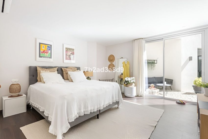 R4986928-Villa-For-Sale-Nueva-Andalucia-Detached-5-Beds-571-Built-10