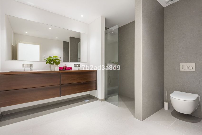 R4986928-Villa-For-Sale-Nueva-Andalucia-Detached-5-Beds-571-Built-11
