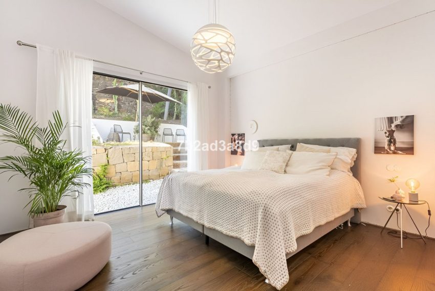 R4986928-Villa-For-Sale-Nueva-Andalucia-Detached-5-Beds-571-Built-17