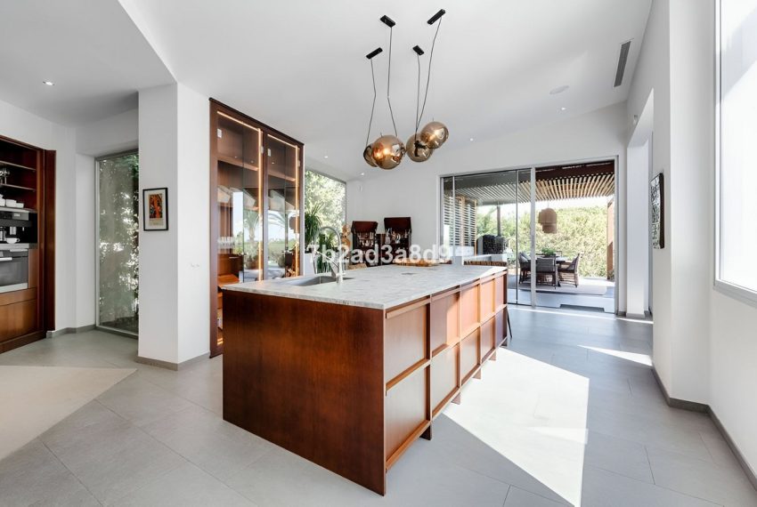 R4986928-Villa-For-Sale-Nueva-Andalucia-Detached-5-Beds-571-Built-7