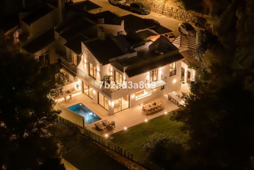 R4987279-Villa-For-Sale-Nueva-Andalucia-Semi-Detached-5-Beds-220-Built-1