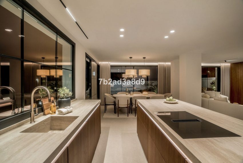 R4987279-Villa-For-Sale-Nueva-Andalucia-Semi-Detached-5-Beds-220-Built-11