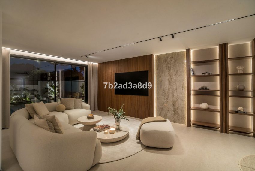 R4987279-Villa-For-Sale-Nueva-Andalucia-Semi-Detached-5-Beds-220-Built-12