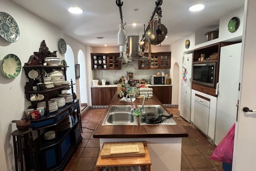 R4987702-Villa-For-Sale-Estepona-Detached-6-Beds-400-Built-19