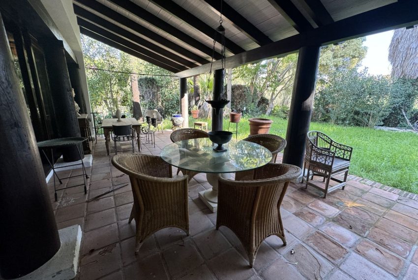 R4987702-Villa-For-Sale-Estepona-Detached-6-Beds-400-Built-2