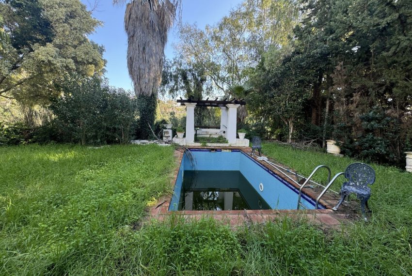 R4987702-Villa-For-Sale-Estepona-Detached-6-Beds-400-Built-3