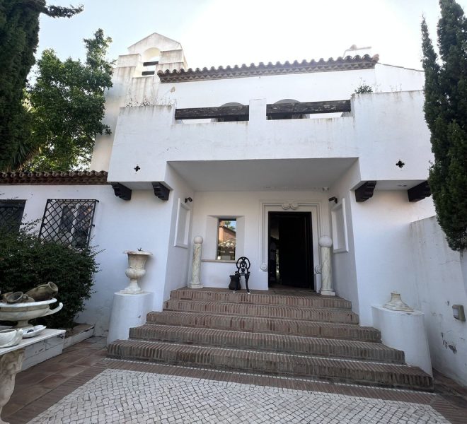 R4987702-Image 1-Detached - 6 Beds - 400 Built