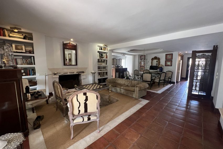 R4987702-Villa-For-Sale-Estepona-Detached-6-Beds-400-Built-8