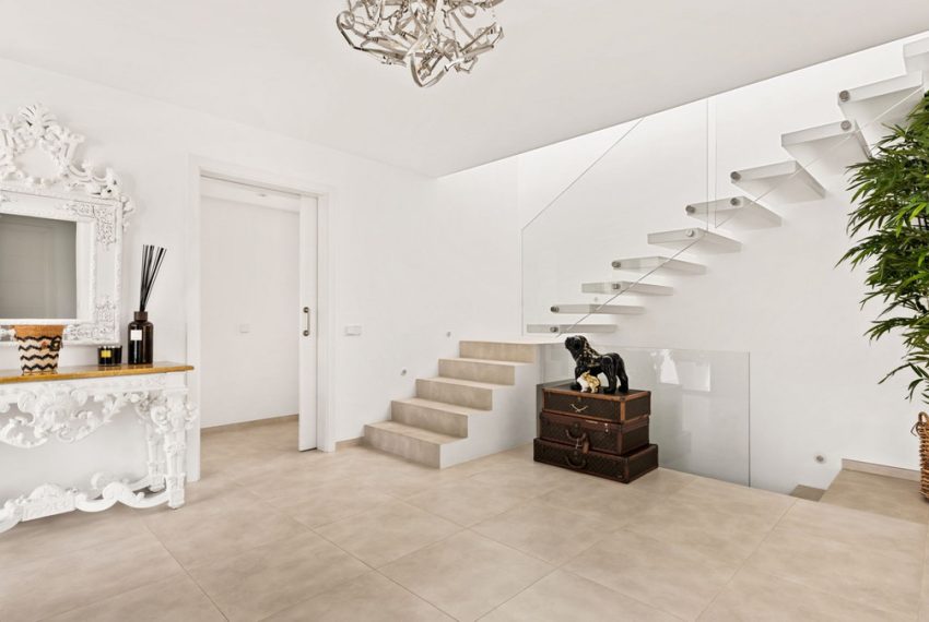 R4988836-Villa-For-Sale-Nueva-Andalucia-Detached-5-Beds-550-Built-11