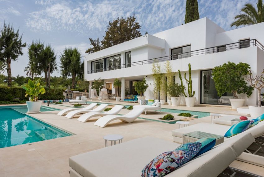 R4988836-Villa-For-Sale-Nueva-Andalucia-Detached-5-Beds-550-Built-2