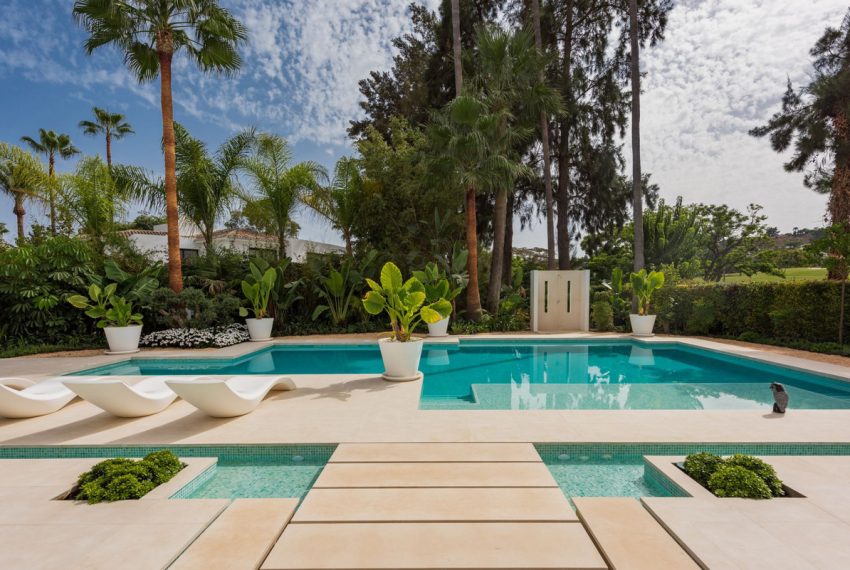 R4988836-Villa-For-Sale-Nueva-Andalucia-Detached-5-Beds-550-Built-5
