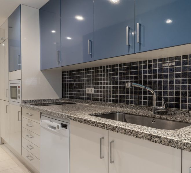 R4990288-Image 1-Middle Floor - 2 Beds - 99 Built