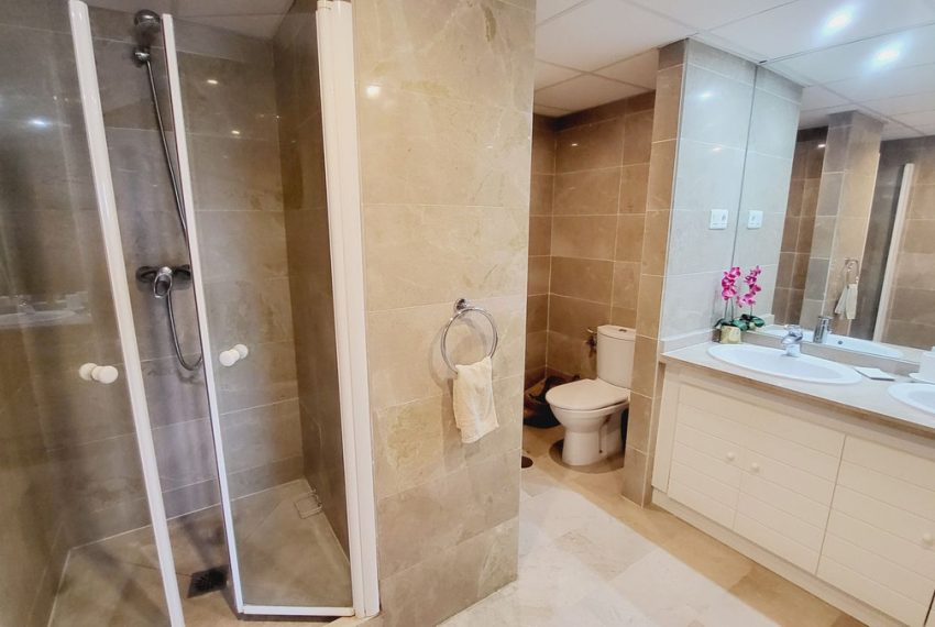 R4990969-Apartment-For-Sale-Miraflores-Penthouse-4-Beds-181-Built-3