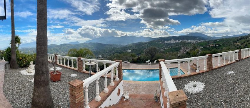 R4991626-Villa-For-Sale-Guaro-Finca-4-Beds-150-Built-1